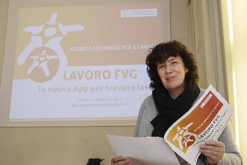 Loredana Panariti (Assessore regionale Lavoro, Formazione, Istruzione, Pari Opportunità, Politiche giovanili, Ricerca e Università) presenta la nuova App mobile "Lavoro FVG" - Trieste 21/12/2017